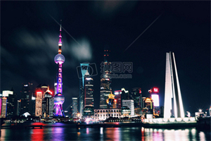 Enjoying the Comfort and Pleasure of Night Cruise on the Huangpu River Enjoying the Comfort and Pleasure of Night Cruise on the Huangpu River